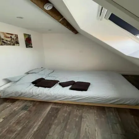 Prime Location! 1br Near Apartment *